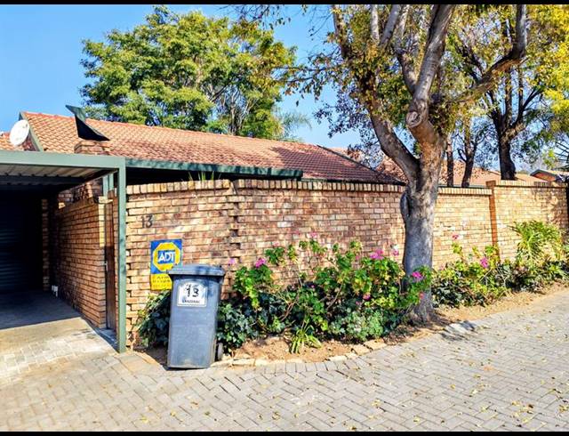 2 BEDROOM TOWNHOUSE FOR SALE IN HIGHVELD